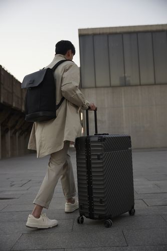 Чемодан Aluminum Frame PC Luggage V1, черный Чемодан Aluminum Frame PC Luggage V1, черный