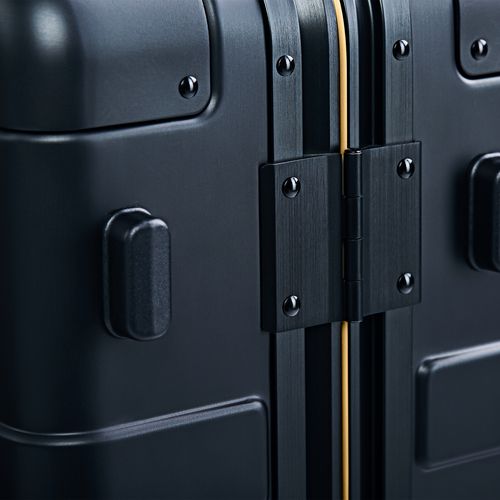 Чемодан Metal Luggage, черный Чемодан Metal Luggage, черный