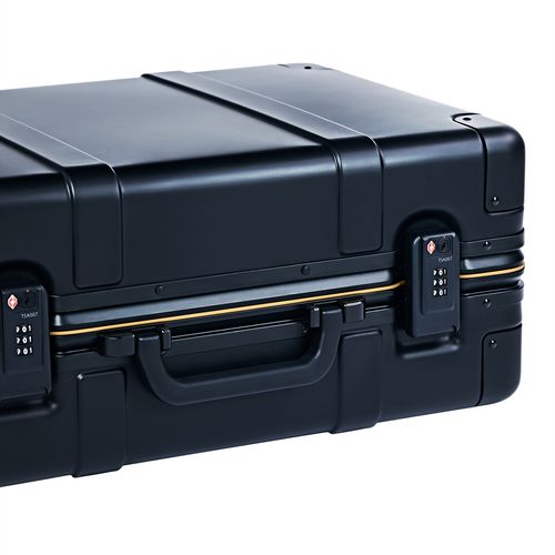 Чемодан Metal Luggage, черный Чемодан Metal Luggage, черный