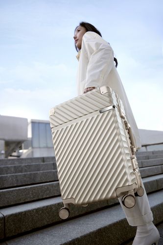 Чемодан Aluminum Frame PC Luggage V1, золотистый Чемодан Aluminum Frame PC Luggage V1, золотистый