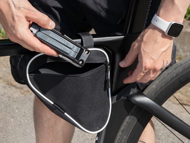 Велосумка на раму BikeLine Mini, черная с белым Велосумка на раму BikeLine Mini, черная с белым