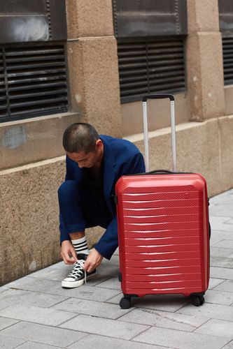 Чемодан Lightweight Luggage M, красный Чемодан Lightweight Luggage M, красный