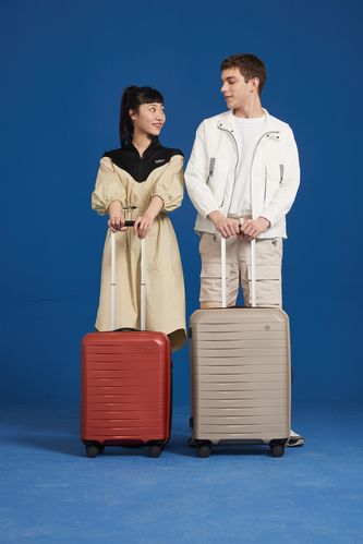 Чемодан Lightweight Luggage S, красный Чемодан Lightweight Luggage S, красный