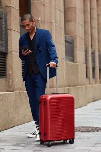 Чемодан Lightweight Luggage M, красный Чемодан Lightweight Luggage M, красный