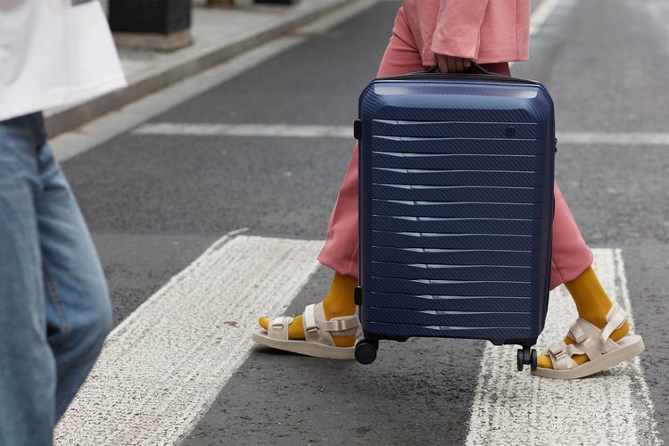 Чемодан Lightweight Luggage M, синий Чемодан Lightweight Luggage M, синий