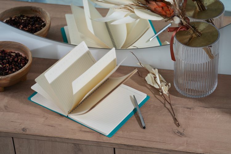 Ежедневник Spring Shall, недатированный, зеленый Ежедневник Spring Shall, недатированный, зеленый