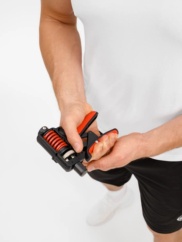 Эспандер кистевой пружинный Motive Power, черный с красным Эспандер кистевой пружинный Motive Power, черный с красным