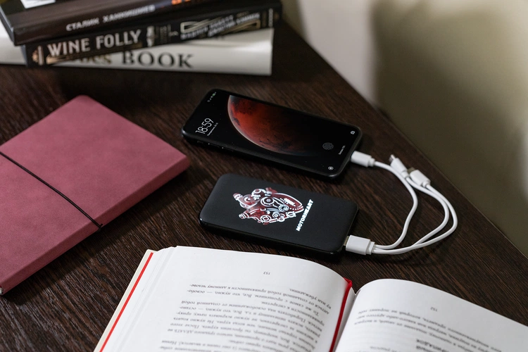 Аккумулятор с подсветкой markBright City, 10000 мАч, черный Аккумулятор с подсветкой markBright City, 10000 мАч, черный