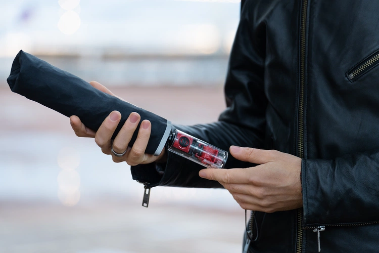 Зонт наоборот складной Futurum со светоотражающим кантом, черный Зонт наоборот складной Futurum со светоотражающим кантом, черный