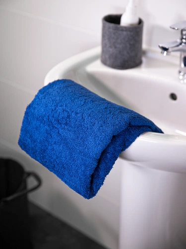 Полотенце Odelle, большое, ярко-синее Полотенце Odelle, большое, ярко-синее