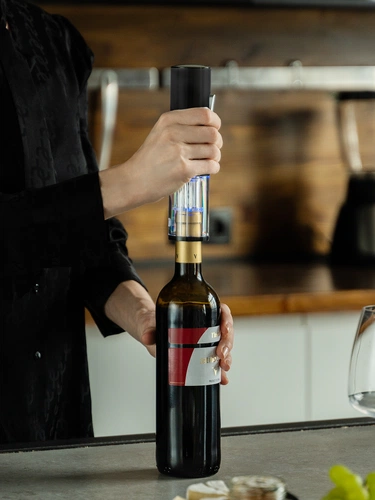 Электрический штопор с ножом для фольги Wine Diesel, черный Электрический штопор с ножом для фольги Wine Diesel, черный