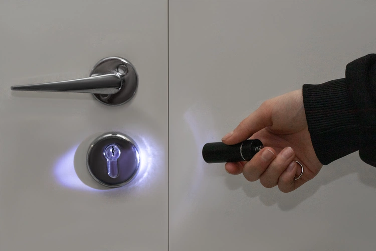 Брелок-фонарик Click Ray, ver.2, черный Брелок-фонарик Click Ray, ver.2, черный