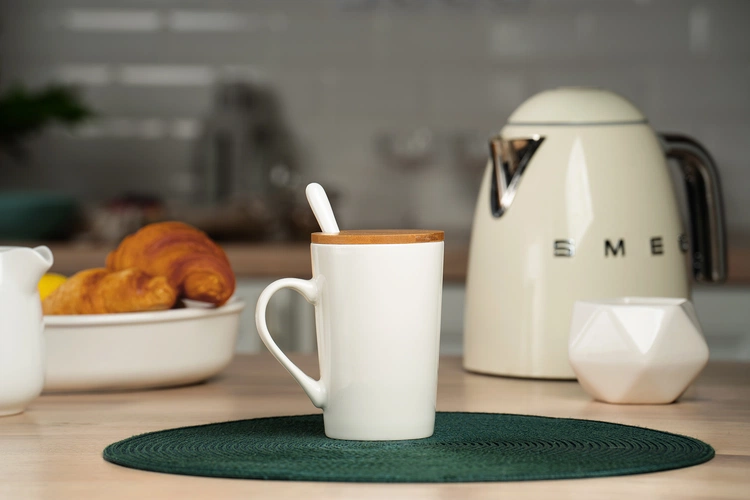 Кружка Parley с ложкой и бамбуковой крышкой Кружка Parley с ложкой и бамбуковой крышкой