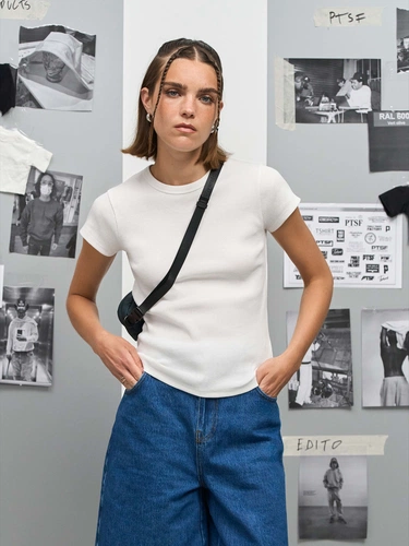 Футболка женская Sara, черная Футболка женская Sara, черная