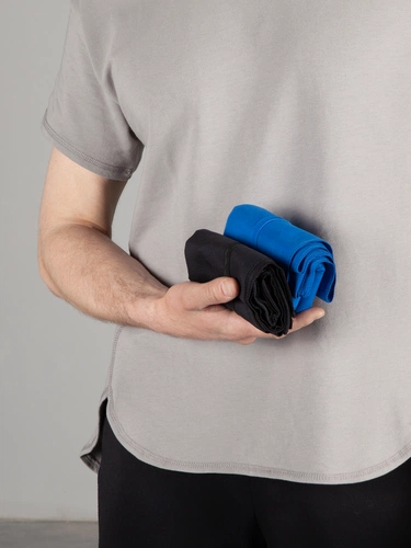 Спортивное полотенце Atoll Medium, синее Спортивное полотенце Atoll Medium, синее