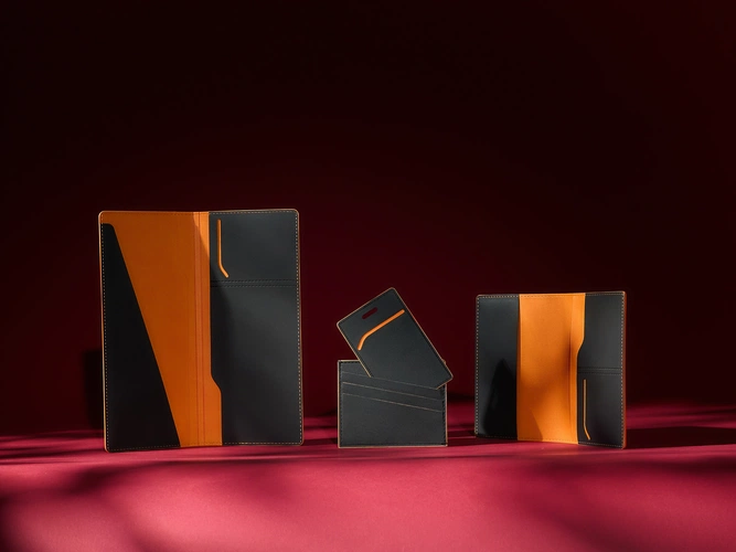 Обложка для паспорта Multimo, черная с оранжевым Обложка для паспорта Multimo, черная с оранжевым