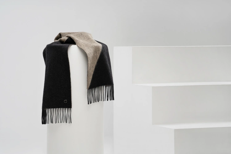 Шарф Charming, черный с бежевым Шарф Charming, черный с бежевым