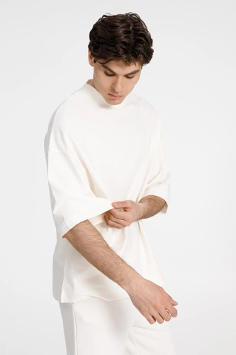 Футболка оверсайз унисекс T9, молочно-белая Футболка оверсайз унисекс T9, молочно-белая