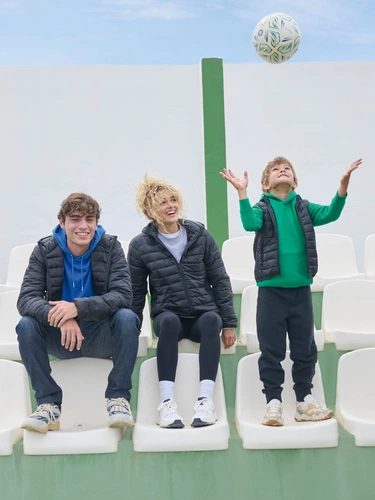 Куртка с капюшоном женская Stream Women, темно-синяя Куртка с капюшоном женская Stream Women, темно-синяя