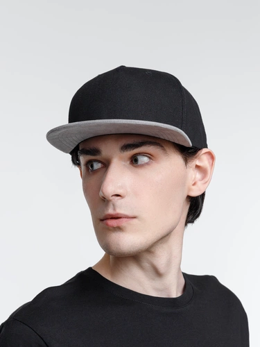 Бейсболка Foreside с прямым козырьком, черная с серым Бейсболка Foreside с прямым козырьком, черная с серым