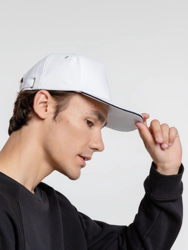 Бейсболка Classic, белая с темно-синим кантом Бейсболка Classic, белая с темно-синим кантом