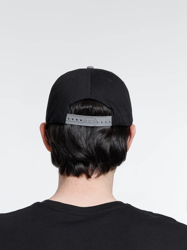 Бейсболка Foreside с прямым козырьком, черная с серым Бейсболка Foreside с прямым козырьком, черная с серым