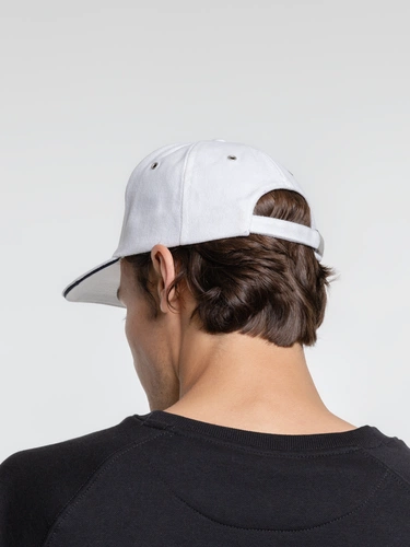 Бейсболка Classic, белая с темно-синим кантом Бейсболка Classic, белая с темно-синим кантом