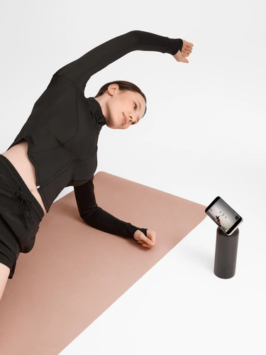 Термобутылка Magnus с магнитным держателем для телефона, черная Термобутылка Magnus с магнитным держателем для телефона, черная