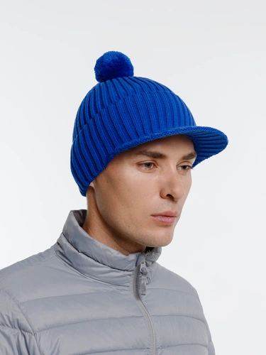 Вязаная шапка с козырьком Peaky, синяя (василек) Вязаная шапка с козырьком Peaky, синяя (василек)