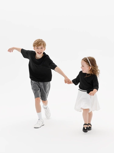 Футболка детская оверсайз Teezer, черная Футболка детская оверсайз Teezer, черная