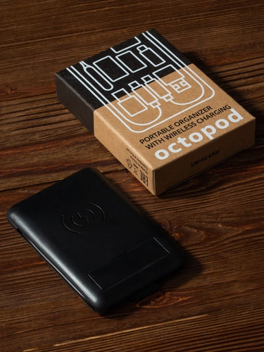 Органайзер с беспроводной зарядкой и набором адаптеров Octopod, черный Органайзер с беспроводной зарядкой и набором адаптеров Octopod, черный