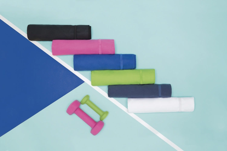 Спортивное полотенце Atoll Large, черное Спортивное полотенце Atoll Large, черное