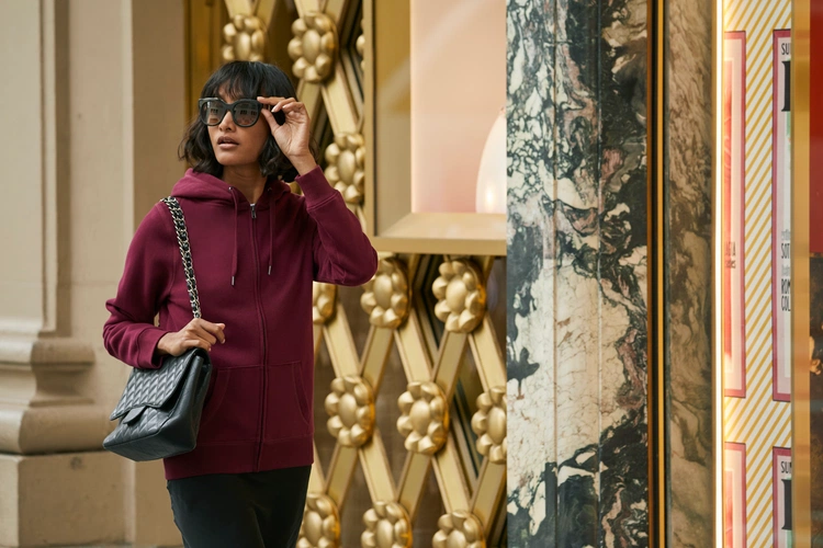 Толстовка на молнии с капюшоном женская Queen, красная Толстовка на молнии с капюшоном женская Queen, красная