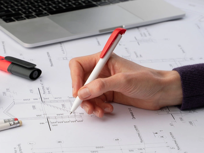 Ручка шариковая Favorite, белая с красным Ручка шариковая Favorite, белая с красным