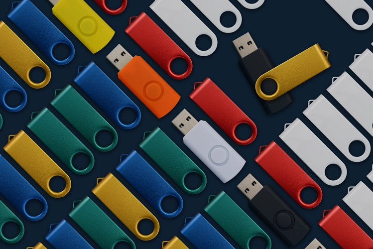 Флешка Twist Color, белая с красным, 16 Гб Флешка Twist Color, белая с красным, 16 Гб