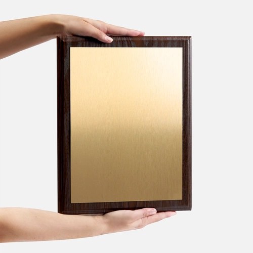 Плакетка Plaque XL, венге с золотистой пластиной Плакетка Plaque XL, венге с золотистой пластиной