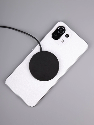 Беспроводное зарядное устройство с магнитами Magmate, черное Беспроводное зарядное устройство с магнитами Magmate, черное