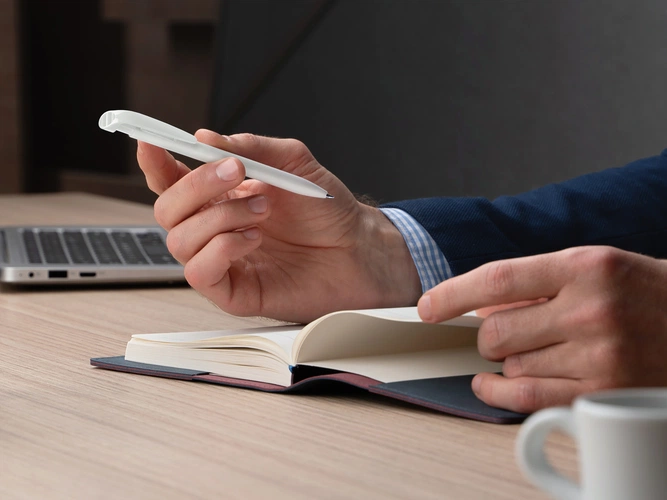 Ручка шариковая Favorite, белая Ручка шариковая Favorite, белая