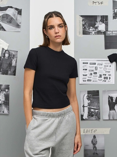 Футболка женская Lilia, черная Футболка женская Lilia, черная