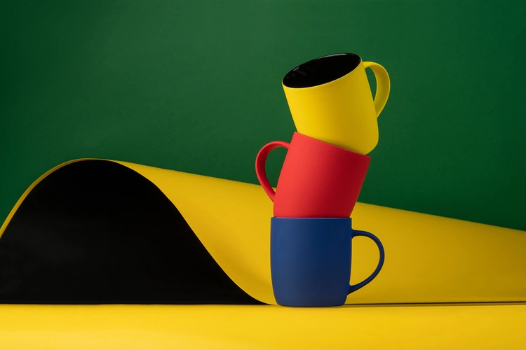 Кружка Surprise Touch Black с покрытием софт-тач, желтая Кружка Surprise Touch Black с покрытием софт-тач, желтая