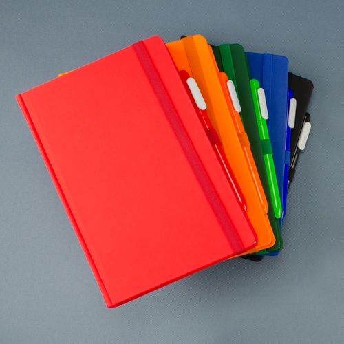 Ежедневник Favor, недатированный, красный Ежедневник Favor, недатированный, красный