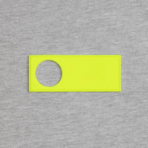 Лейбл из ПВХ с вырубкой «Круг», желтый неон Лейбл из ПВХ с вырубкой «Круг», желтый неон