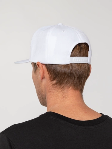 Бейсболка Snapback с прямым козырьком, белая Бейсболка Snapback с прямым козырьком, белая