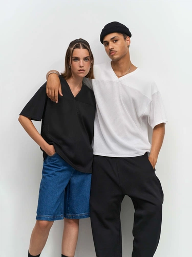 Футболка унисекс Nino с V-образным вырезом, белая Футболка унисекс Nino с V-образным вырезом, белая