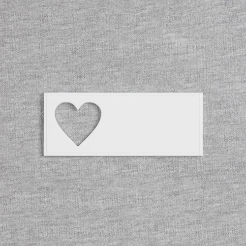 Лейбл из ПВХ с вырубкой «Сердце», белый Лейбл из ПВХ с вырубкой «Сердце», белый