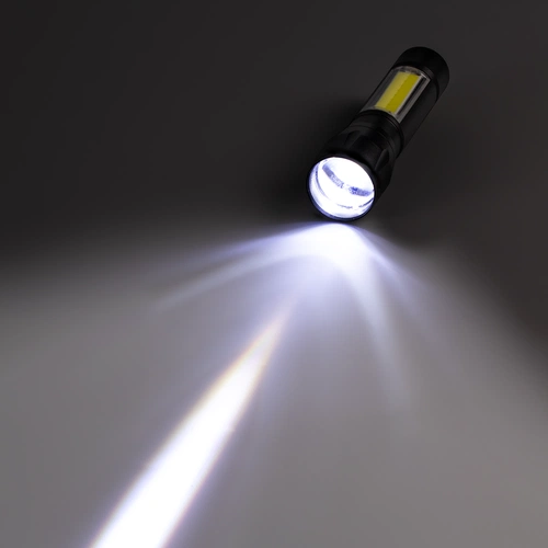 Фонарик аккумуляторный с фокусировкой луча Kirk, черный Фонарик аккумуляторный с фокусировкой луча Kirk, черный