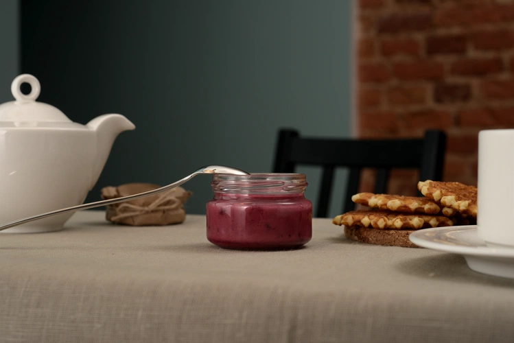 Крем-мед Bee in Love, с черной смородиной Крем-мед Bee in Love, с черной смородиной