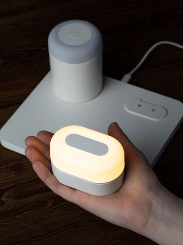 Станция беспроводной зарядки с колонкой и ночником Trilogy, белая Станция беспроводной зарядки с колонкой и ночником Trilogy, белая