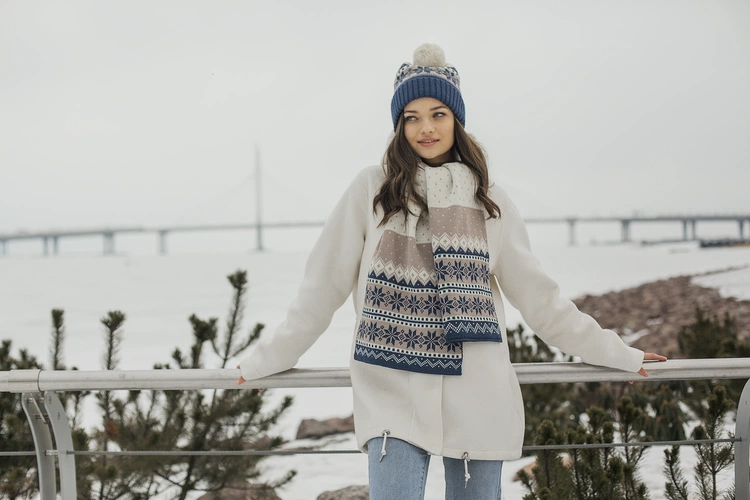 Шарф Happy View, бежевый с синим Шарф Happy View, бежевый с синим