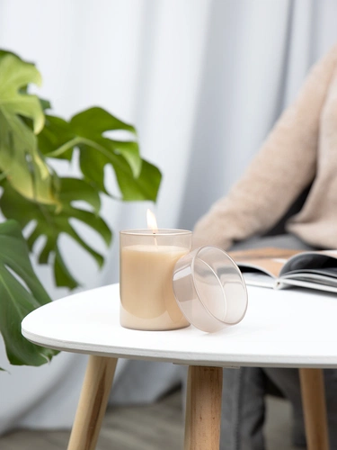 Ароматическая свеча Flikka, сосна и кипарис, бежевая Ароматическая свеча Flikka, сосна и кипарис, бежевая